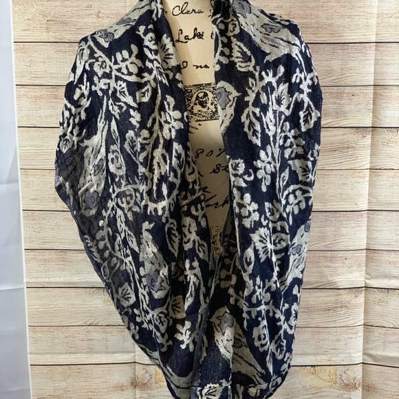 Cajon Infinity Scarf Birds on Branches - Picture 2 of 5